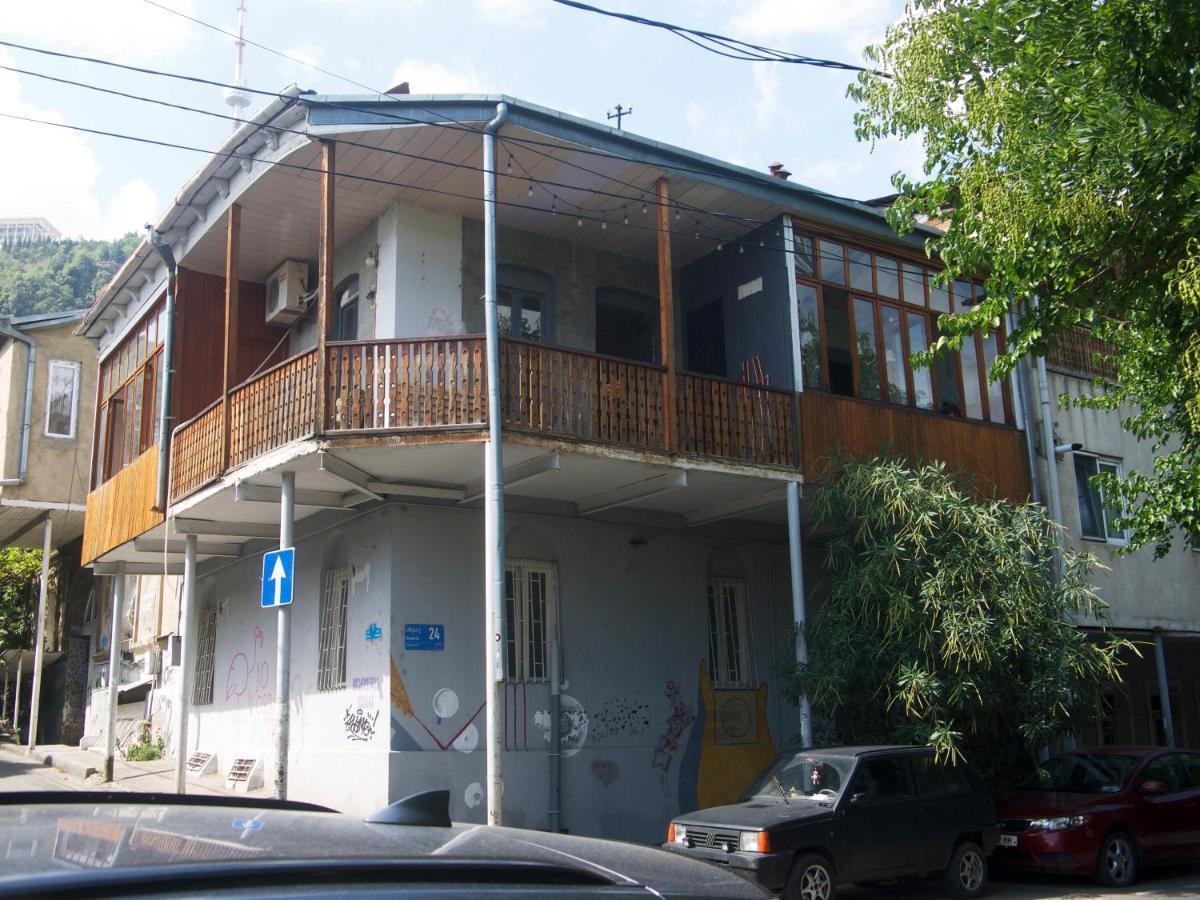 Friends Hostel Tbilisi Esterno foto