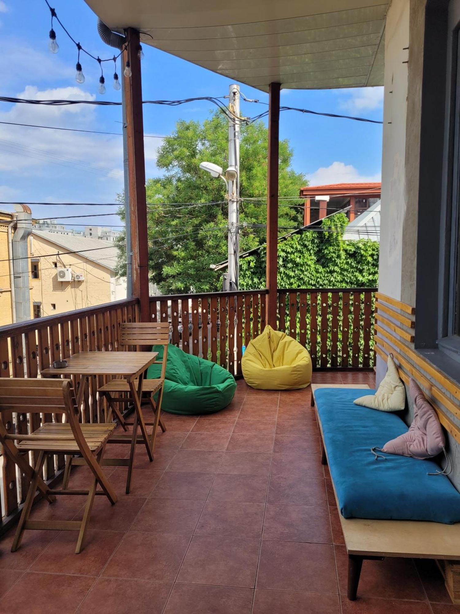 Friends Hostel Tbilisi Esterno foto